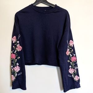 H&M Divided Cropped Wide Sleeve Embroidered Shirt